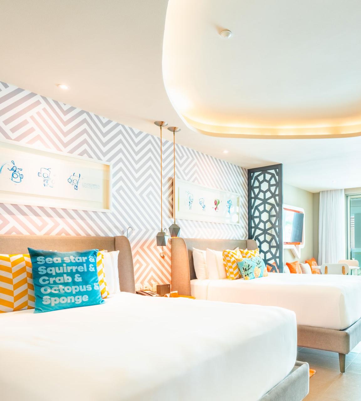 Habitación Estándar — camas y área social