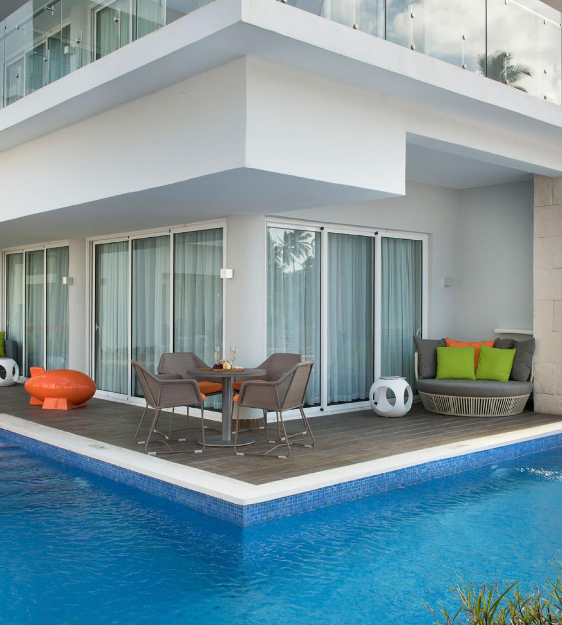 Swank Wraparound Swim-Up Suite | Nickelodeon Hotels & Resorts