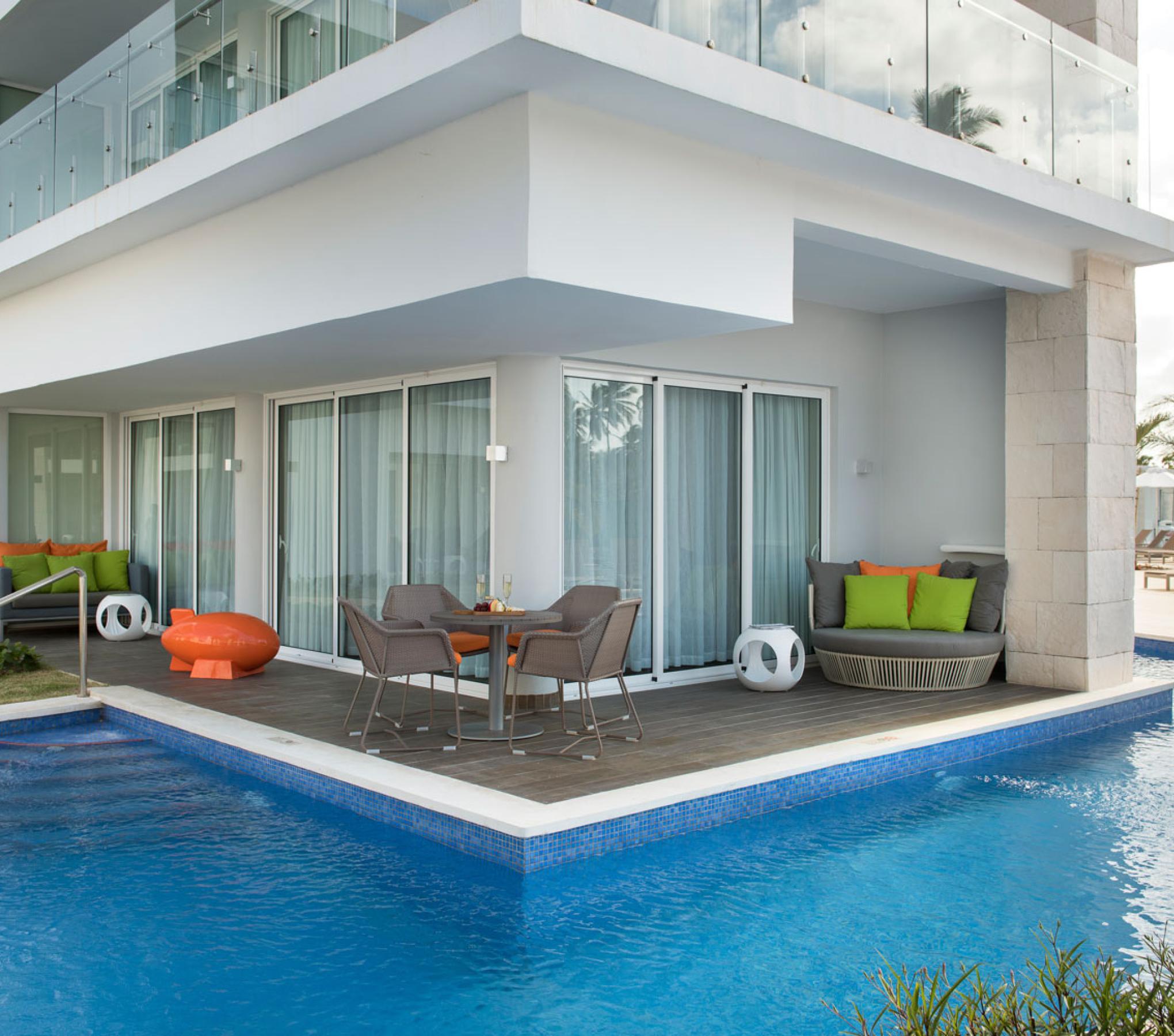 Swank Wraparound Swim-Up Suite | Nickelodeon Hotels & Resorts