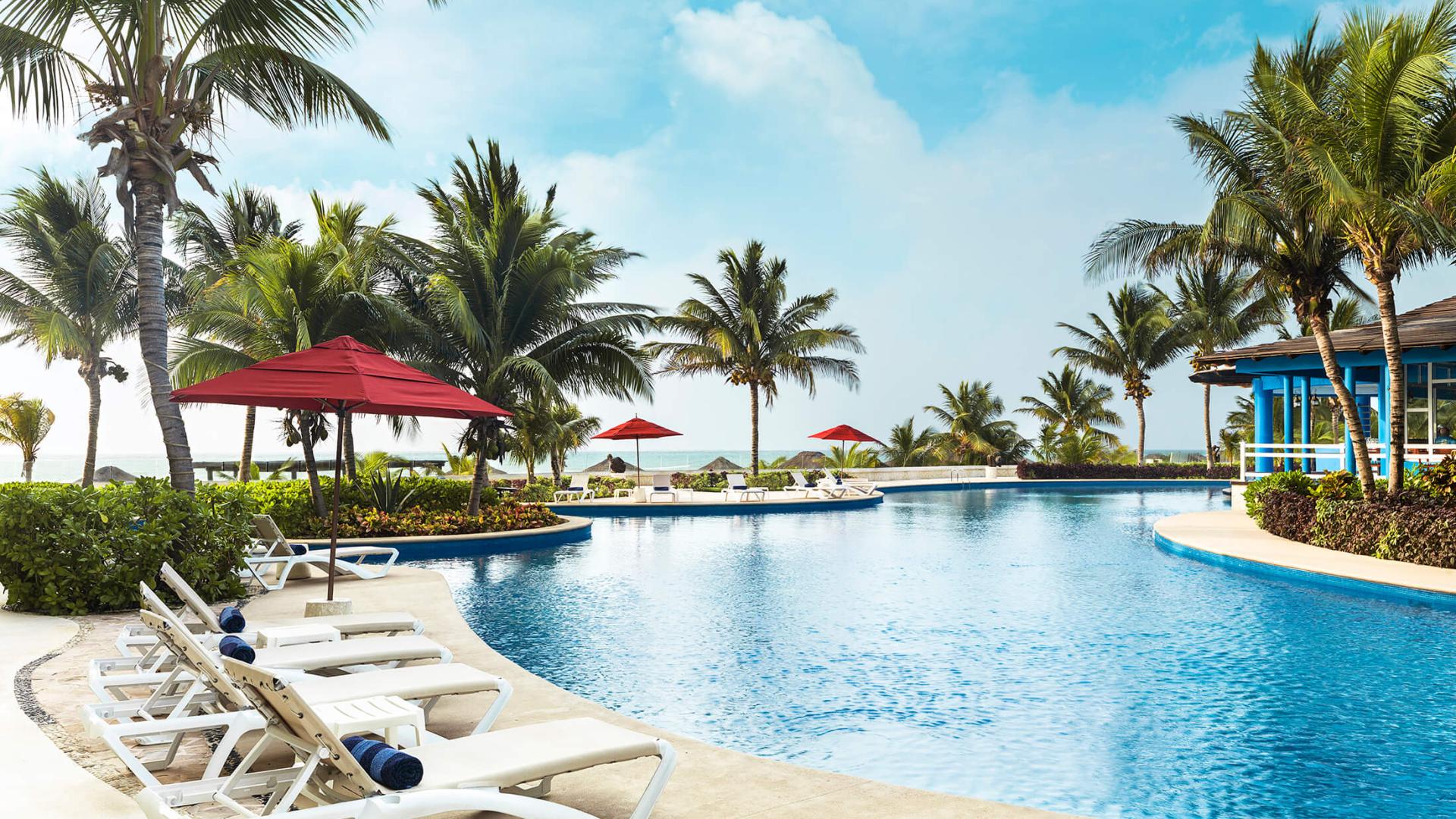 Pink Sands Beach Bahamas Resorts: Luxe Retreats Unveiled 1 Pink Sands Beach Bahamas Resorts: Luxe Retreats Unveiled