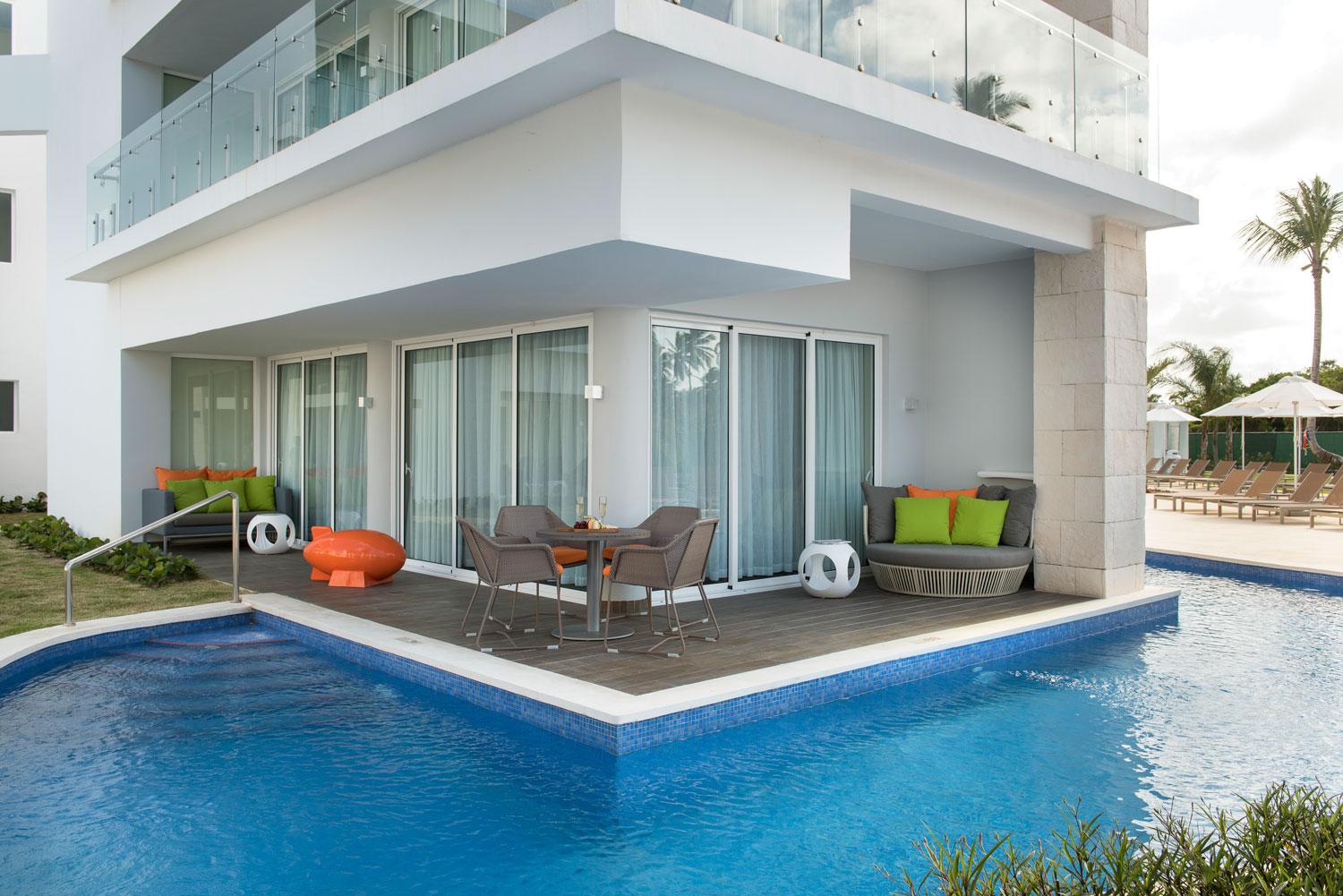 Swank Wraparound Swim-Up Suite | Nickelodeon Hotels & Resorts